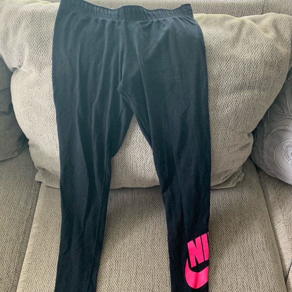 Black and pink nike leggings